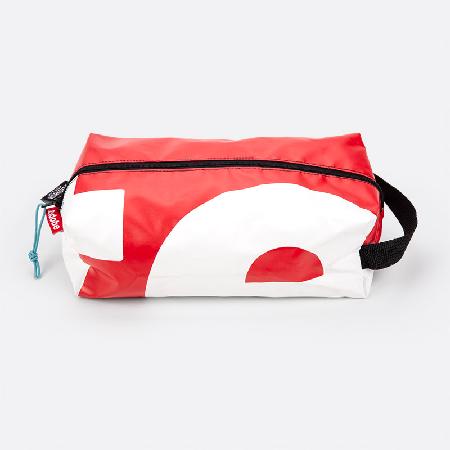 Dopp kit: Upcycled event banners